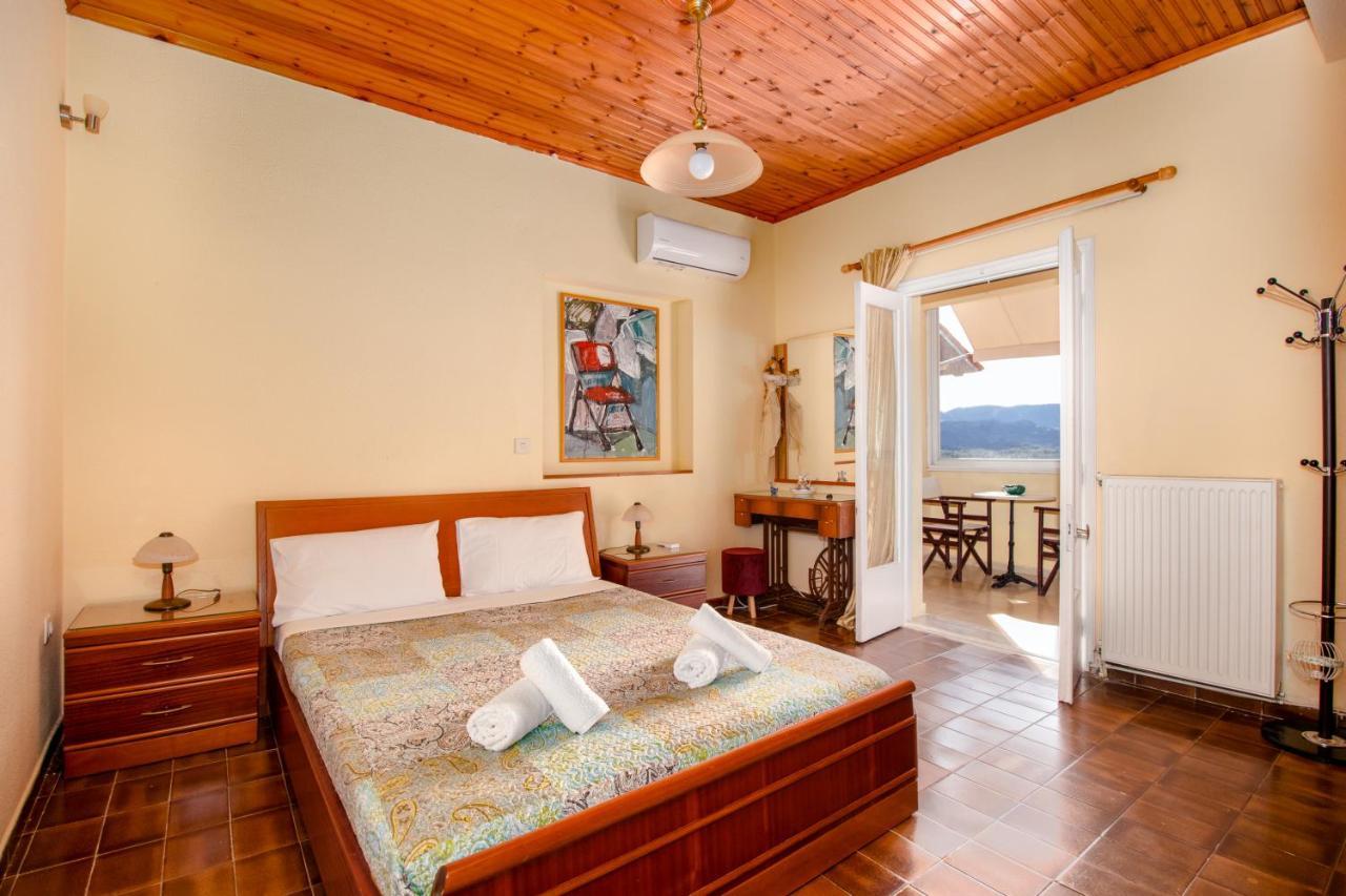 Eleni's Traditional House In Agrafi Apartment